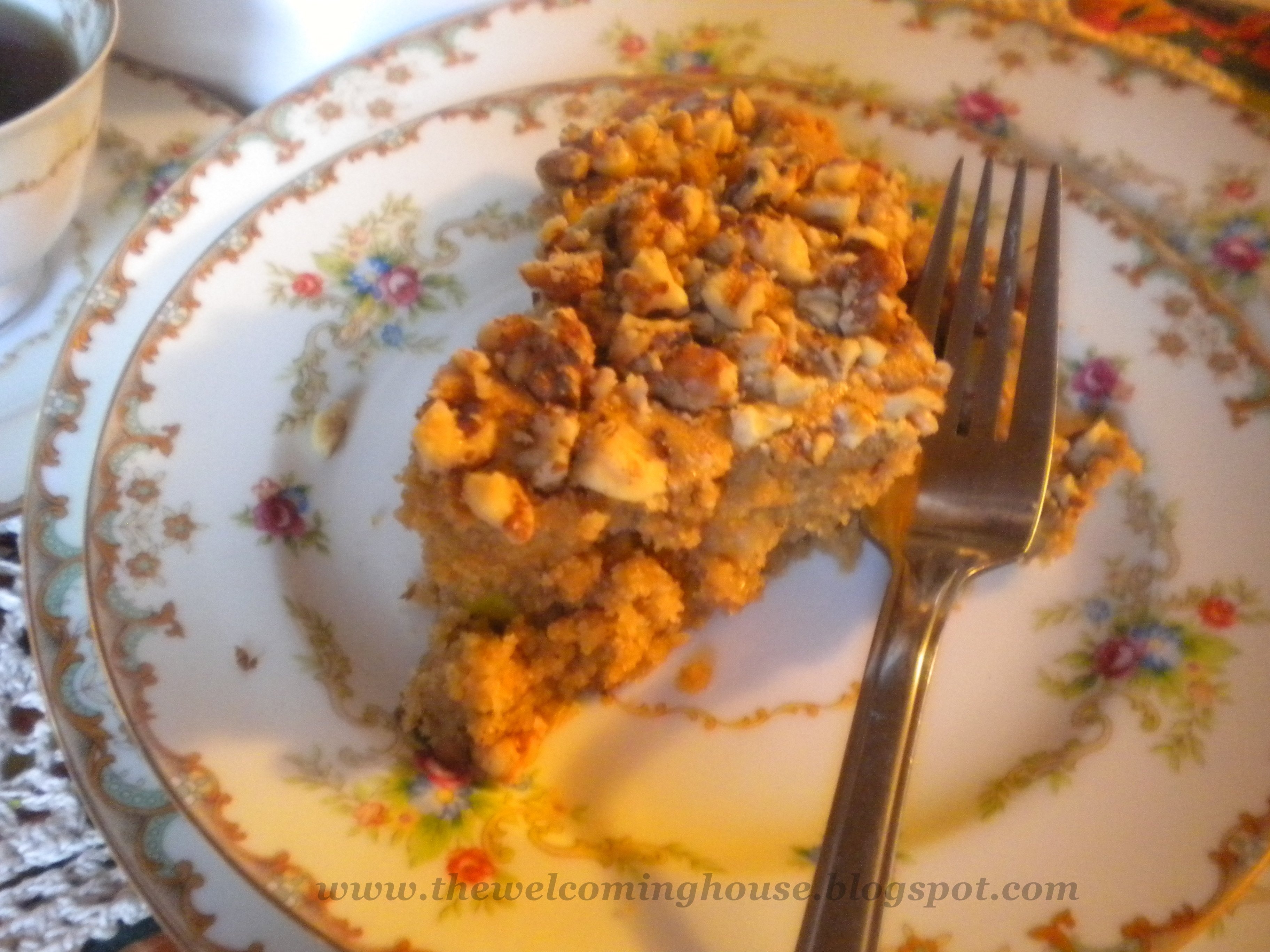 Easy and Old Fashioned Applesauce Spice Cake