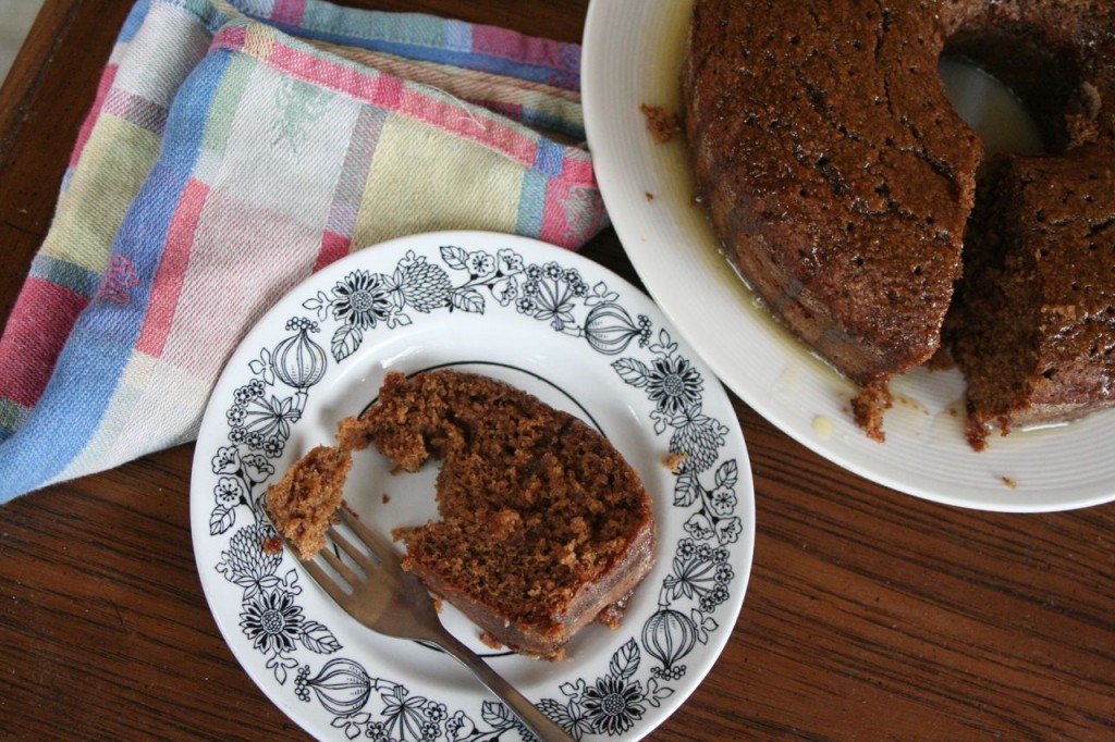 up close applesauce spice cake