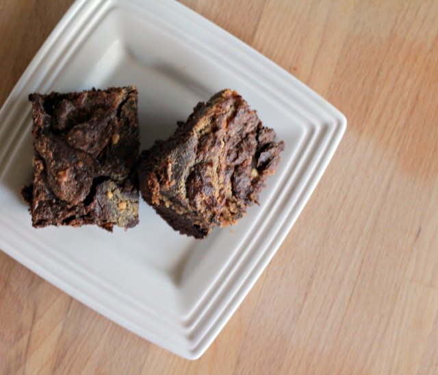 Dark Chocolate Peanut Butter Swirl Black Bean Brownie Recipe #glutenfree #sugarfree