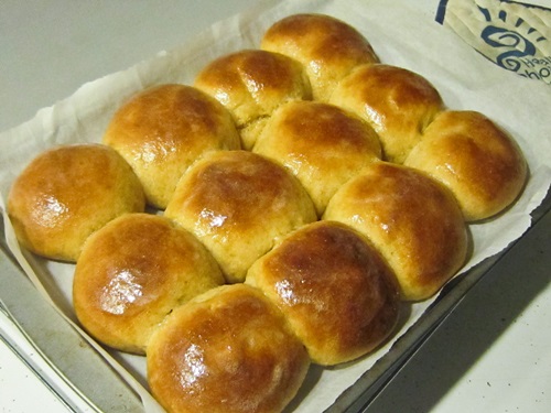 Pull Apart Honey Butter Dinner Rolls (and Slider Buns)